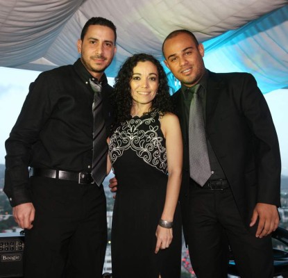 Una romántica celebración nupcial en la terraza