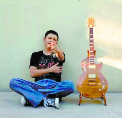 Artesanos de la madera con corazón de metal