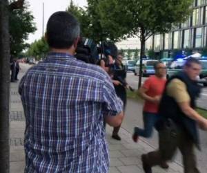 El centro comercial Olympia Einkaufszentrum fue atacado este viernes por un desconocido.