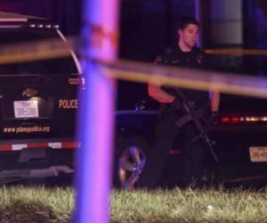 El tiroteo ocurrió alrededor de las 20:00 horas en la ciudad de Plano, a unos 32 kilómetros (20 millas) al noreste de Dallas. Fotos: AP.