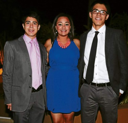 Seniors de Macris School realizan tradicional cena