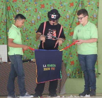 Llegan más juguetes donados por los alumnos del CEB Esteban Mendoza