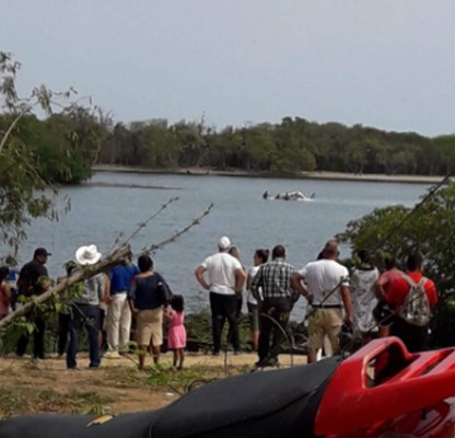 Las imágenes de la avioneta que se estrelló en Roatán y dejó cinco muertos