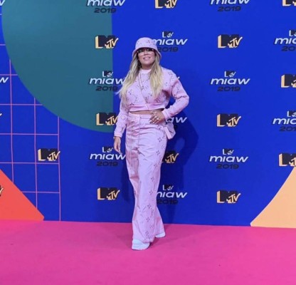 FOTOS: Famosos deslumbraron en la alfombra rosa de los Premios MTV Miaw 2019