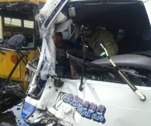 Se reportó un accidente entre tres vehículos en la carretera CA13 frente a El Provenir