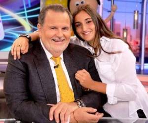 La chica sustituyó por un día a la presentadora estelar Lili Estefan, sin embargo, no le fue muy bien.