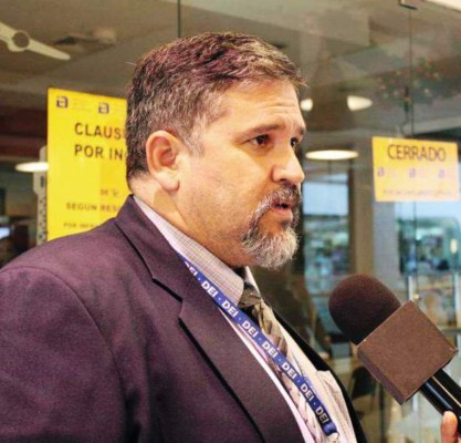 Obligan a renunciar a director de Rentas Internas de la DEI