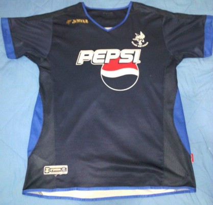 Encuesta para motagüenses de corazón... ¿qué camisa de campeonato de Motagua te gustó más?