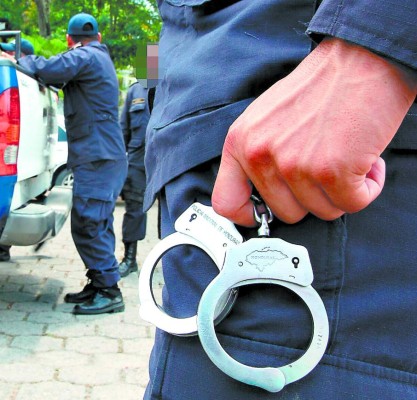 Honduras: Juez suspende a cuatro policías