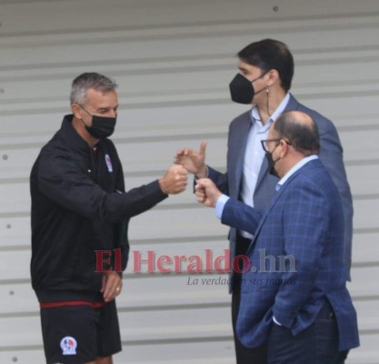 Pablo Lavallén, el nuevo DT del Olimpia, llega a la cueva del León (FOTOS)
