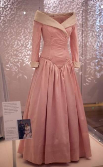 La historia de la princesa Diana a través de su estilo de la moda