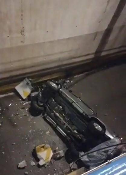 Las imágenes del accidente del pick-up que volcó en el túnel del bulevar Suyapa
