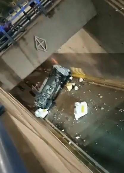 Las imágenes del accidente del pick-up que volcó en el túnel del bulevar Suyapa