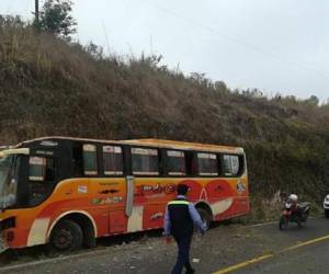 En el autobús viajaban 31 pasajeros cuando ocurrió el percance. (Foto: El Nuevo Diario/ El Heraldo Honduras/ Noticias Honduras hoy)