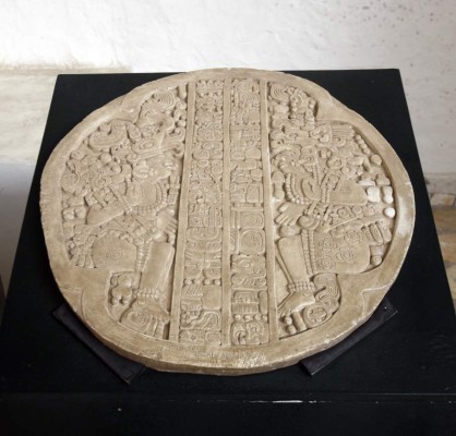 Un recorrido por las piezas originales en el museo de la escultura.