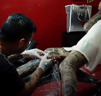 FOTOS: Susana Aspiunza, la anciana que tiene casi todo su cuerpo tatuado