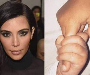 La primera foto que Kardashian publicó en las rede sociales fue la de la manito de su bebé.