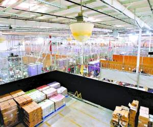 La imagen panorámica muestra el albergue habilitado para los niños migrantes en la ciudad de Nogales, Arizona, Estados Unidos.