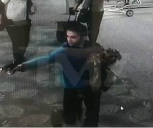 Este domingo se reveló el video, registrado por una cámara de seguridad, en el momento en que el atacante dispara al azar dentro del aeropuerto de Fort Lauderdale.