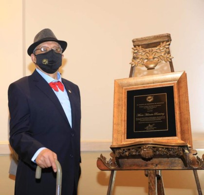 'Yo sí creo que me lo merezco': periodista Mario Ramírez recibe el 'Álvaro Contreras'