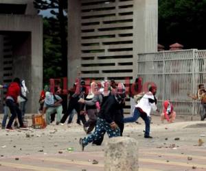 Los miembros del Movimiento Estudiantil Universitario (MEU) comenzaron nuevamente las tomas el día de este jueves.