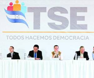 La contratación de estos jóvenes, el Tribunal Supremo Electoral (TSE) firmó los correspondientes convenios de cooperación con los rectores.