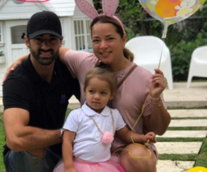 Toni, Adamaris y Alaïa en la celebración de Pascuas.