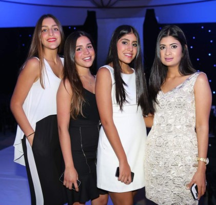 Selectos invitados disfrutaron de glamurosa pasarela