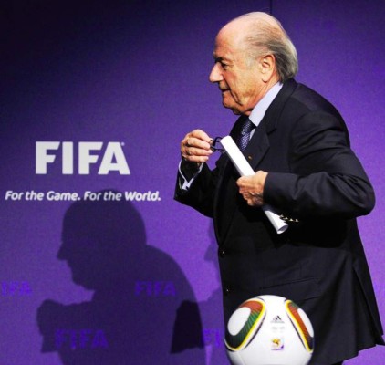 Joseph Blatter renuncia a la presidencia de la FIFA