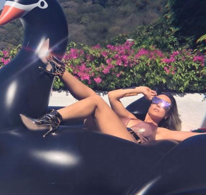 Fey presume su cuerpazo con poca ropa y recibe muchos halagos