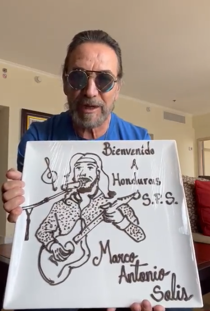 Este dibujo le regalaron a Marco Antonio Solís en San Pedro Sula.