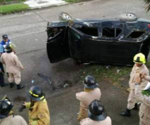 Así quedó la camioneta color negro, placa PDF 2618 en la que se conducía Josué David Manzanares