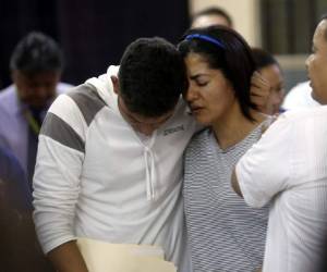 Parientes del galeno se mostraron consternados por su deceso en la ceremonia realizada en la Facultad de Medicina.