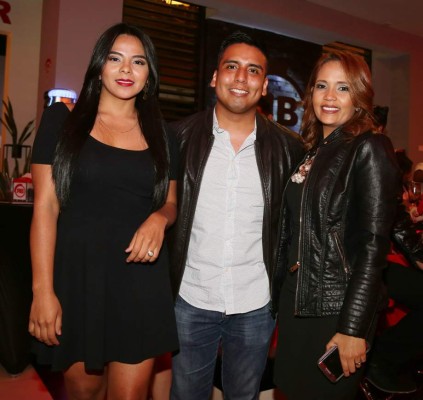 Con música inauguran el nuevo Rumba Burger
