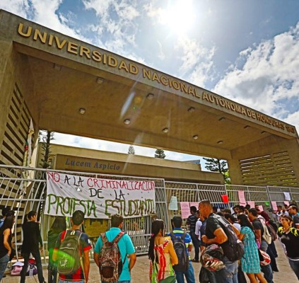 'Indignados” se toman la UNAH y piden instalación de la CICIH