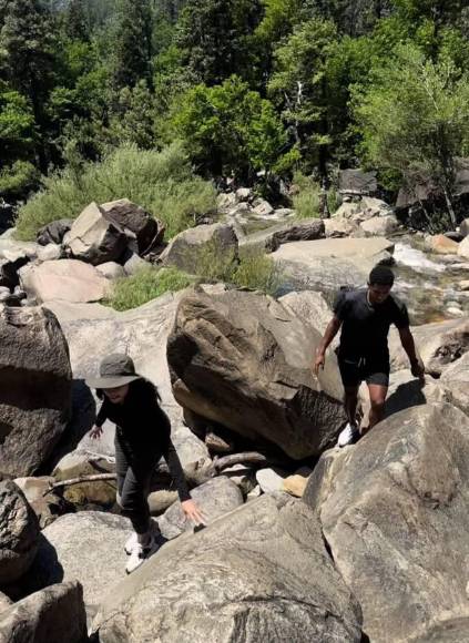 Así han sido las vacaciones de “Choco” Lozano con su bella novia