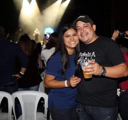 Jesse y Joy enamoraron a los capitalinos con su tour 'Un besito más ”