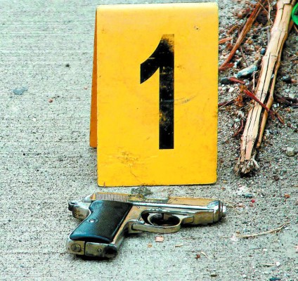 Policías al servicio de maras intimidan a la Comisión de Depuración Policial