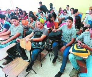 Ayer, las aulas se llenaron de estudiantes en la ciudad universitaria, donde hay más de 45,000.