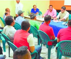 El presidente Juan Orlando Hernández se reunió con los líderes de mercados para definir las obras prioritarias a ejecutar.