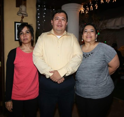 Reencuentro de excompañeros de primaria