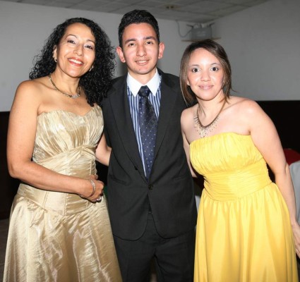 Con cena celebran 15 aniversario