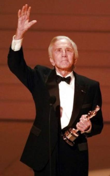 11 datos del actor Kirk Douglas, fallecido a los 103 años