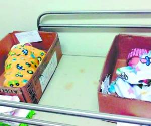 Las imágenes circularon en redes sociales, pero las autoridades del hospital dijeron que se investiga quién los colocó en las cajas.