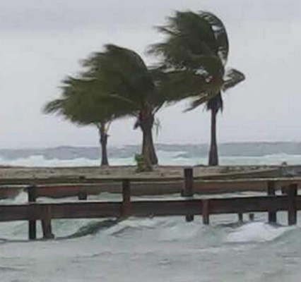 Cancelan alerta roja y amarilla tras paso de huracán Earl por Honduras