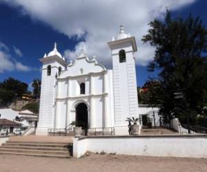 La iglesia, joya arquitectónica que data de la época colonial, en el siglo XVI. (Fotos: Johny Magallanes / EL HERALDO Honduras / Noticias de Honduras)