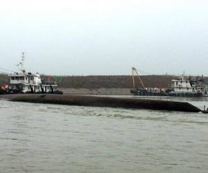 Hasta el momento, los socorristas recuperaron cinco cuerpos sin vida, según esta cadena.