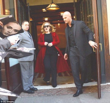 El nuevo guardaespaldas de Adele se está robando todas las miradas