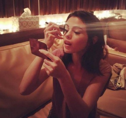 Selena Gómez se prepara para el 2017 con nuevo look