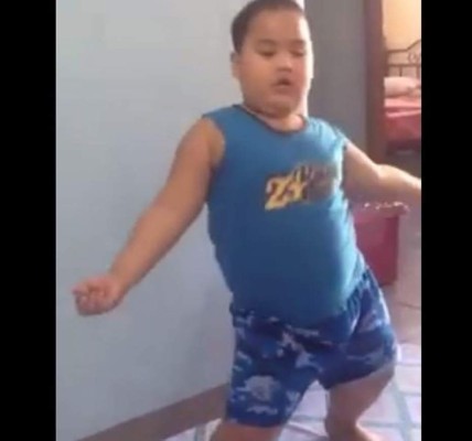 Niño causa furor en las redes bailando Sorry de Justin Bieber